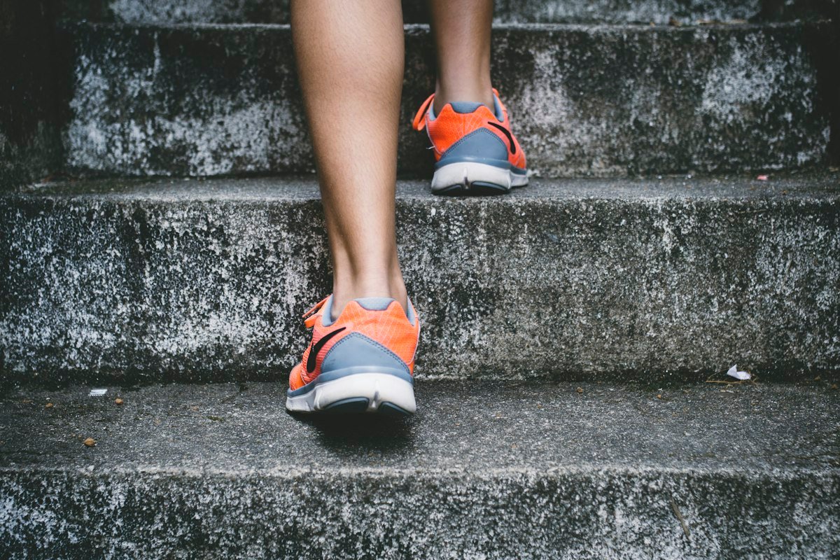 Fitness apps that pay - running outdoors with a phone